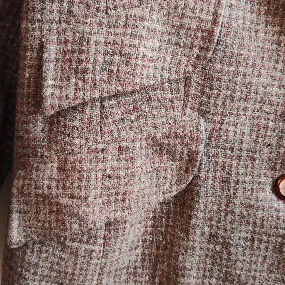 Vintage ladies tweed, wool blazer, size 13/14 Made in Uruguay. Fits like 6 or 8. - Picture 4 of 16